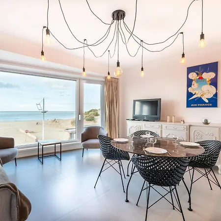 Renovated With A Location On A Dike *