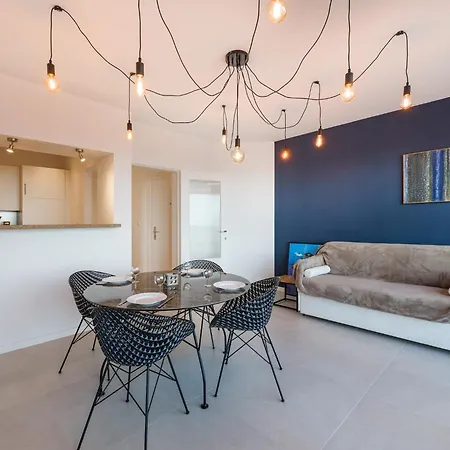Apartment Renovated With A Location On A Dike *